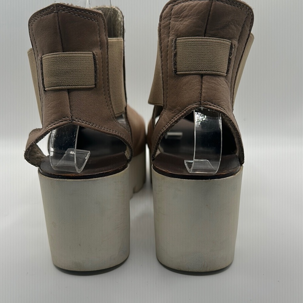 Platform Peep-Toe Leather Wedge Sandals - Taupe - Picture 5 of 10